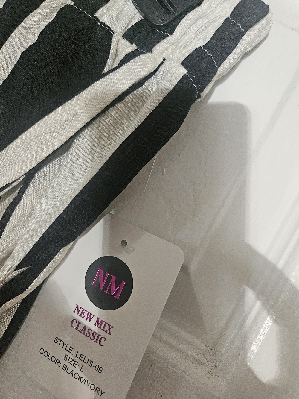 💕❣️Women New Geometrics Black & Ivory Striped Wide-Leg Pants - NWT - Size L❤️💕 - Picture 6 of 9